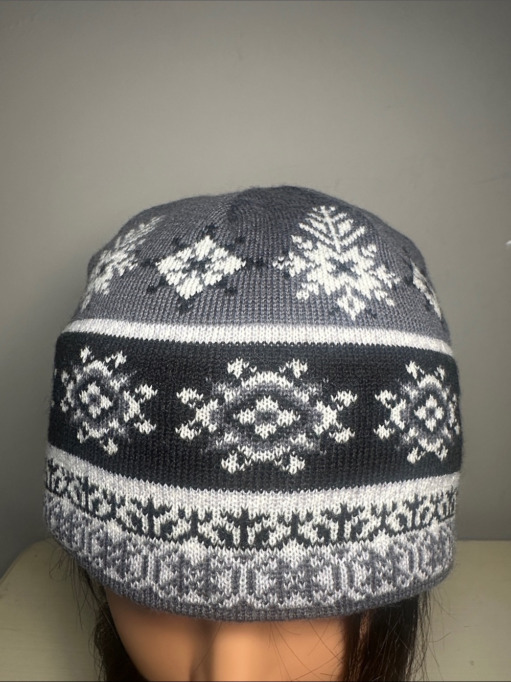 Turtle Fur Men's 50% Merino wool Gray & Black Knit Snowflake Beanie